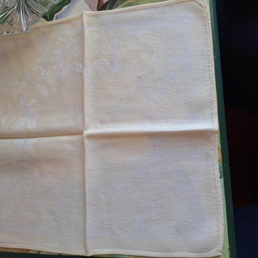 Damask Set of 8 Cream Floral Cloth Napkins
